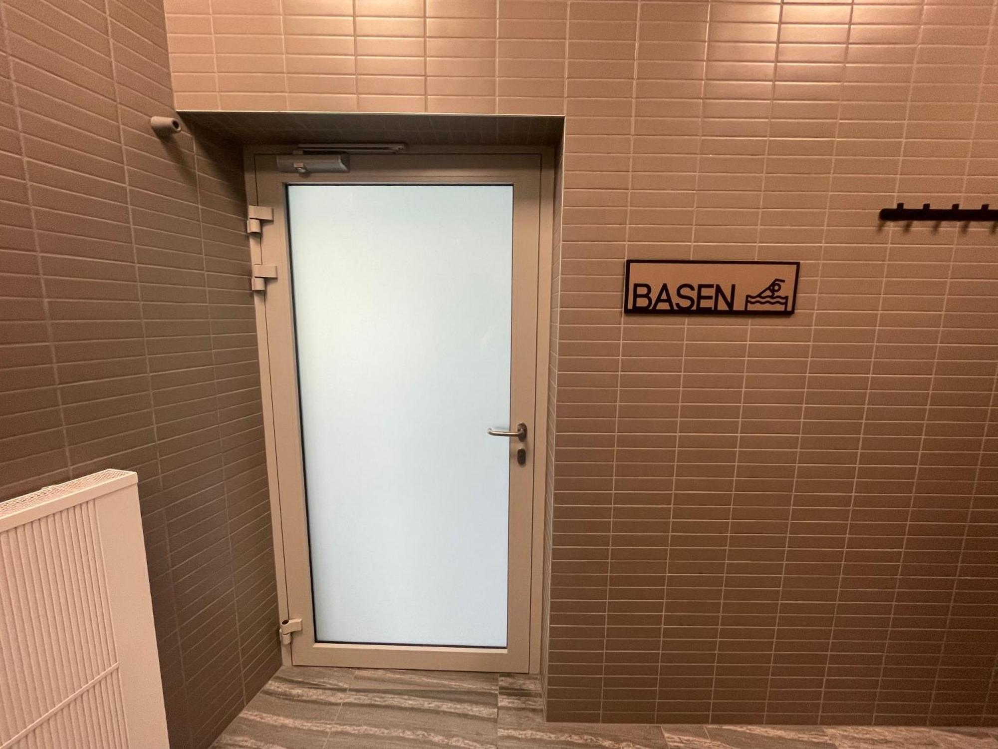 The Waves Kasprowicza 20c - Blisko Plazy! - Bezplatny Parking Podziemny - Klimatyzacja - Basen, Jacuzzi, Sala Fitness, Sala Zabaw Dla Dzieci I Sauny W Cenie! Апартаменти *